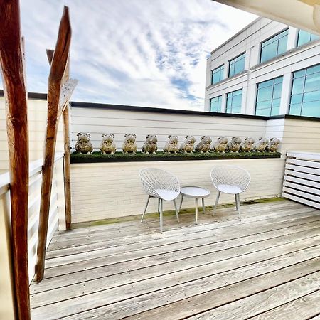 The Hive 302 King With Balcony Hotell Wilmington Exteriör bild