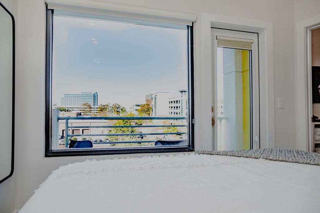 The Hive 302 King With Balcony Hotell Wilmington Exteriör bild